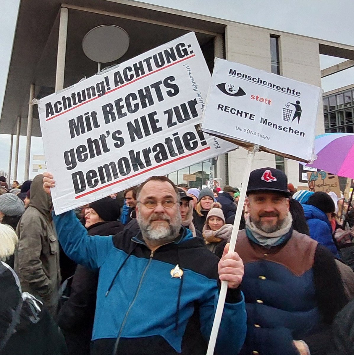 DoebertSteffen's tweet photo. @BastaBerlin Warum wohl wurde die #afd zum größten Teil von #Cdulern mitgegründet?
Ganz einfach: Um menschenabwertenden Rechtsextremismus wieder Salonfähig zu machen. https://t.co/8vitQ1Lqzu