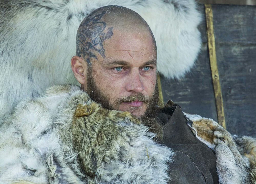 onedio's tweet photo. Vikings dizisinde "Ragnar" karakterine hayat veren Avustralyalı oyuncu Travis Fimmel, Bodrum'da tatil yapıyor. https://t.co/HhaU0tcdEW