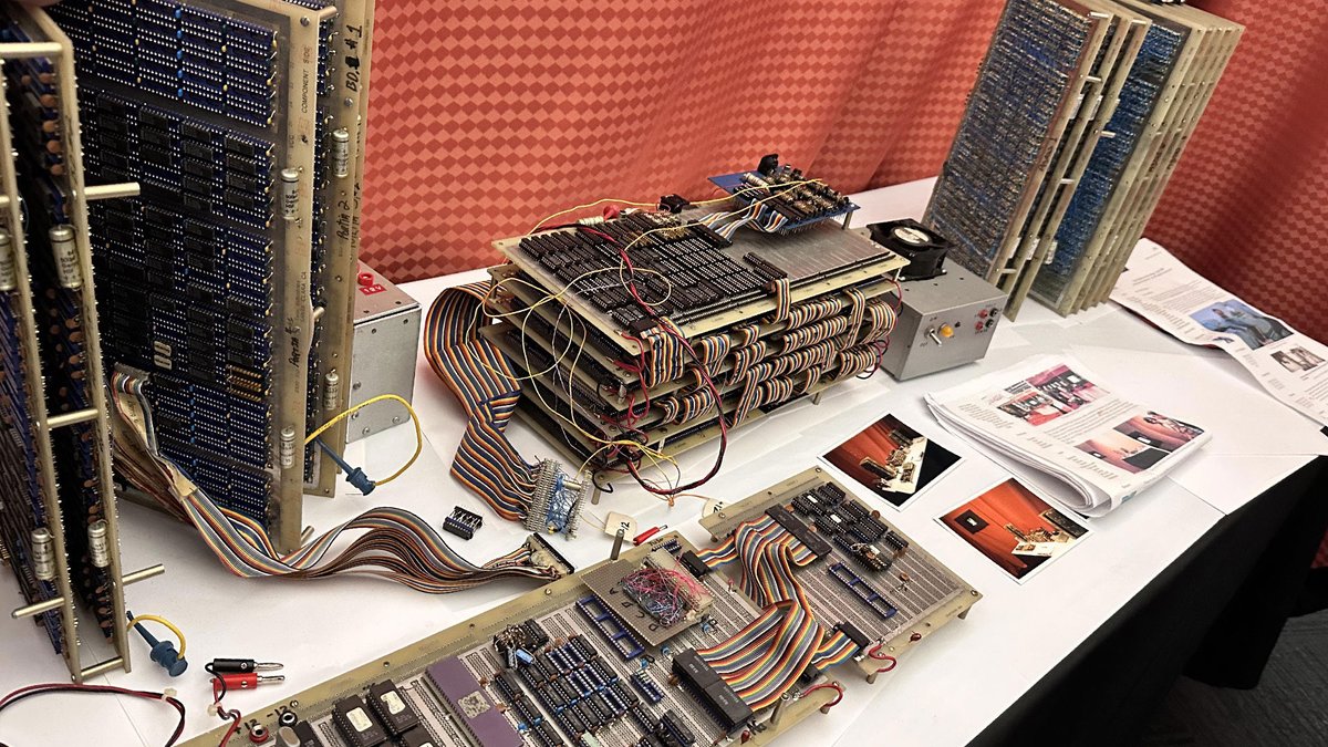 Prototipo del Amiga con nombre en clave “Lorraine” presentado en el CES de 1984:
youtu.be/T0NvJ8IhNG4?si…

Pura historia de la informática <a href="/tuxotron/">Rafael Troncoso</a> ;)

#Amiga #Retro #Vintage