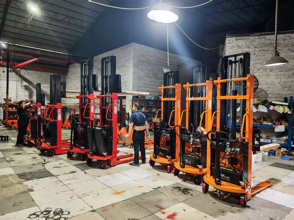 matta_yang's tweet image. Guangdong Niuli Semi-Electric Stacker. 
Battery-operated stacker is an economical equipment, which helps you improve your loading and unloading efficiency, affordable cost, and life span is durable. 

#semielectricstacker #stacker #mhe

Contact: Matta Yang WhatsAp008613712912086