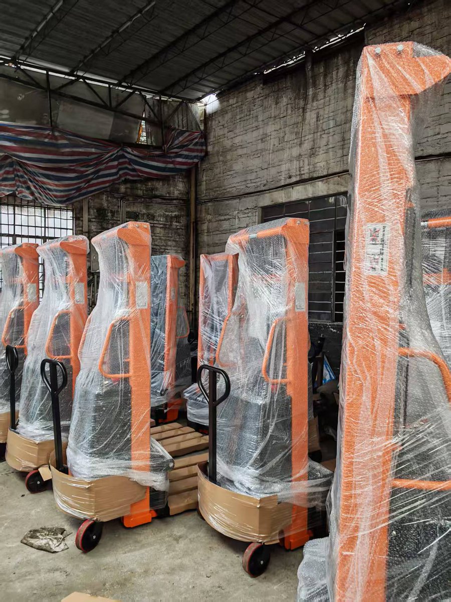 matta_yang's tweet image. Guangdong Niuli Semi-Electric Stacker. 
Battery-operated stacker is an economical equipment, which helps you improve your loading and unloading efficiency, affordable cost, and life span is durable. 

#semielectricstacker #stacker #mhe

Contact: Matta Yang WhatsAp008613712912086