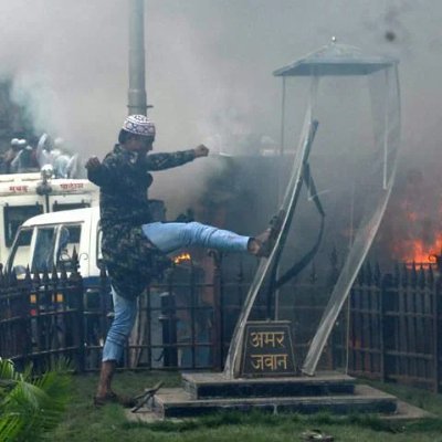 AlphaCompany_'s tweet image. Today in 2012 - Azad Maidan Riots took place. Muslims vandalized the Amar jawan memorial, dishonouring out martyrs💔.

 #AzadMaidanRiots #IndianArmy #RespectOurMartyrs #neverforget #neverforgive #jaihind