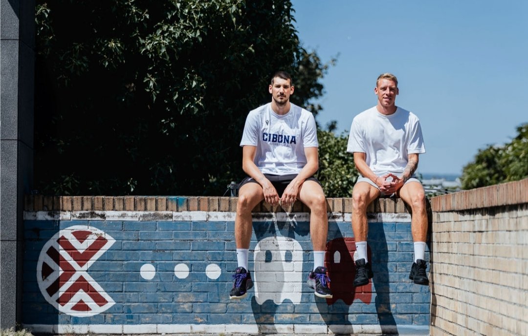 Turko2506's tweet photo. Dobrodošli Matej i Renato! 😁
Heja, heja, Cibosi 💙
PHOTO: Vedran Vlahović/KK Cibona https://t.co/r4Vdu57qqg