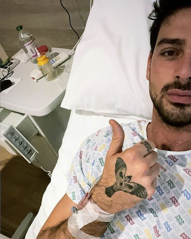 don_torricelli's tweet photo. Anoche recibí un disparo pero por suerte no fue nada grave. Estaré un par de días en el hospital ya que tuvieron que operarme para secarme la bala del hombro.

#FreeRol #SexRol #DonMassimo #365dni https://t.co/2jRWQaeXXQ