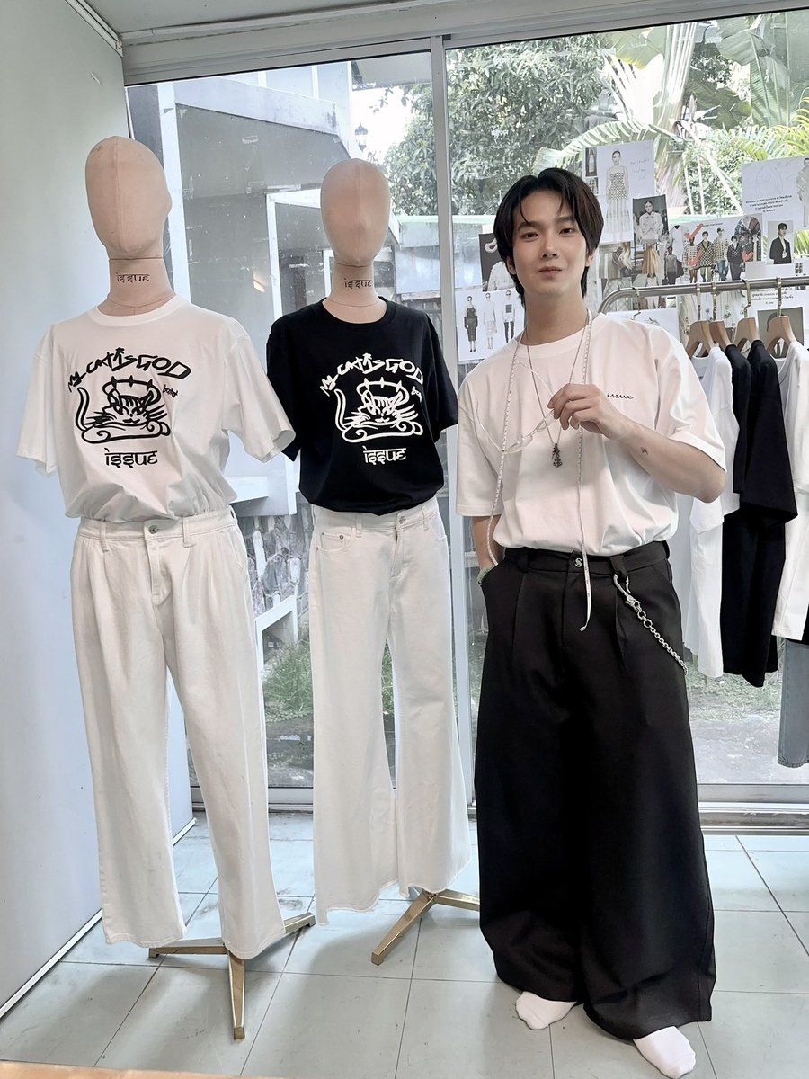 วันนี้มีเด็กตื่นแต่เช้า มาในโหมดลับ ๆ 🤫
ทายซิ…เรามาทำอะไรกันน้าาา~
ใบ้ให้ว่า…เกี่ยวกับ….. (เอ๊ะ รู้แหละเนอะ?)

Today, a kid woke up early and went into stealth mode. 🤫
Guess what we're doing here~
Hint: It's about... (Huh? You know what, right?)

<a href="/JakeB4rever/">BIU.</a> 
#BuildJakapan