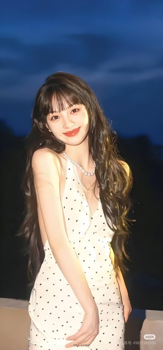 TEX2022whynot's tweet photo. 夜色渐渐降临，美女在身旁陪伴 https://t.co/ARSO9jOe8F