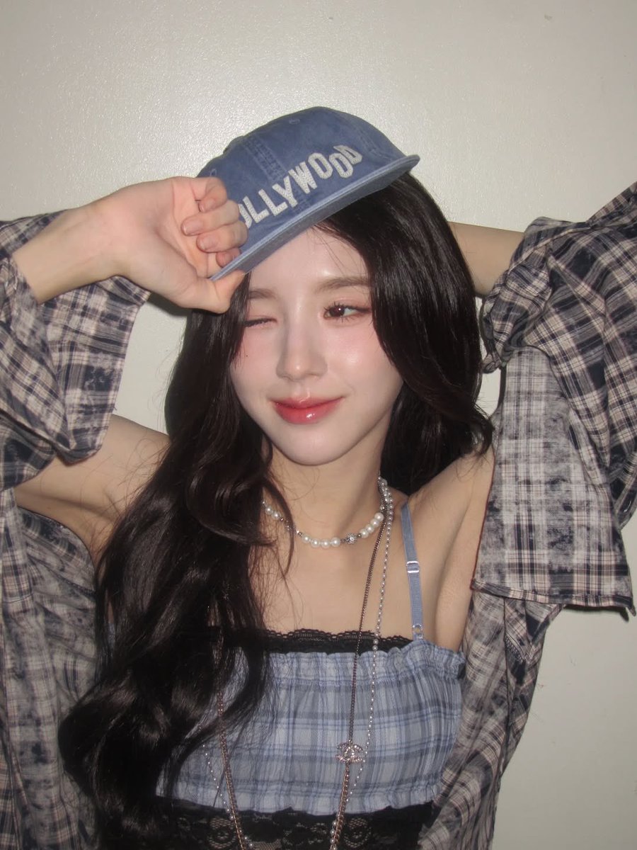soie's tweet photo. @charmantge kakak ini cantik sekali apakah aku masih bisa ikutan drop ���👉👈 https://t.co/njsXxwnUPi