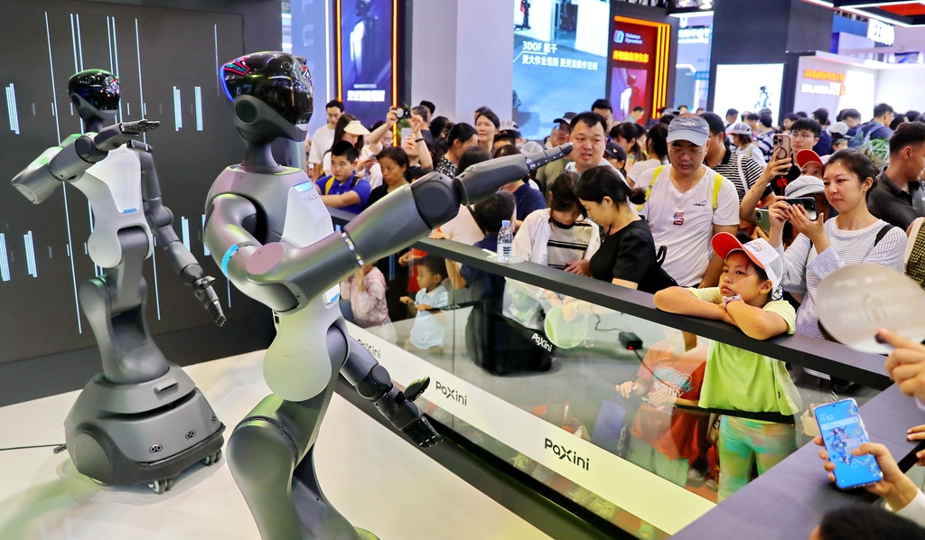 BJ_ETown's tweet image. The #2025WorldRobotConference concluded in #Beijing #ETown on Aug 12. Some 220 robotics companies participated in the event. The total financing amount reached 1.48 billion yuan ($206 million). 19,000 robots and related products were sold, with sales exceeding 200 million yuan.