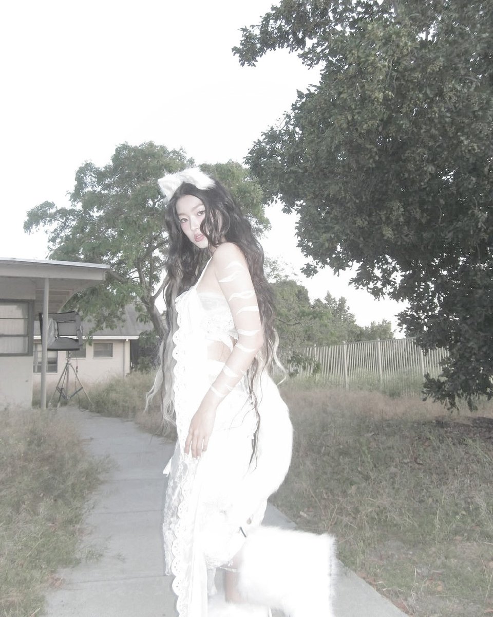 ˚₊· ͟͟͞͞➳❥ she wears purity like a weapon, turning lace into chains and beauty into power 🌙🖤