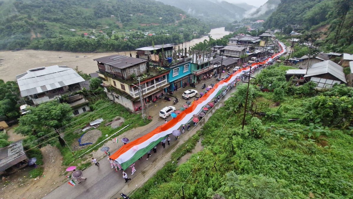 🇮🇳 A spectacular display of patriotism in Seppa!
As part of the #HarGharTiranga Yatra, a grand 600 ft long Tiranga was carried with pride by hundreds of citizens, echoing unity, devotion, and the spirit of freedom.

The streets of Seppa came alive with patriotic slogans, vibrant