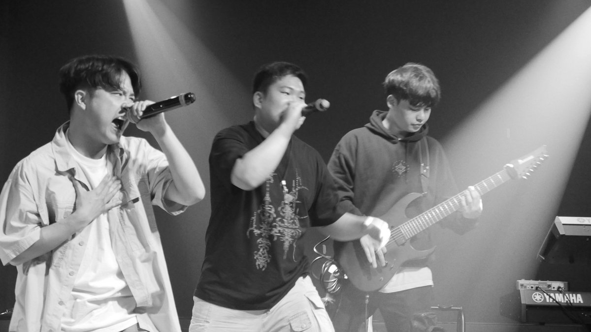 CasuConne's tweet photo. Fellowship as musicians, or humans
w/ @kenon_ideas &amp; @jungmato_kun 

📸 by @HydEBluE0720 https://t.co/fJsjzAL33D