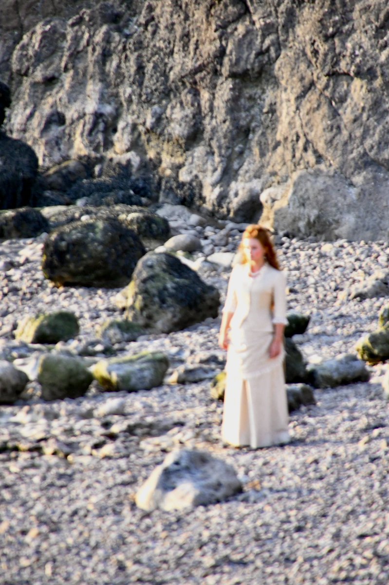 rogerturner6's tweet photo. @bristol_filming  went to take pics of the sunset at Clevedon pier last night and the were filming on the beach for the new Forsyth saga ! 📷 https://t.co/BEBy07bu0z