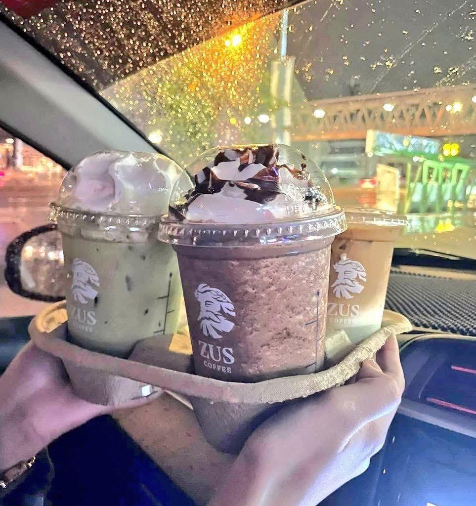 MalaysianFoods's tweet photo. ZUS COFFEE tenggah menggila bulan 8 ni sempena MERDEKA!

Promosi Beli 1 Percuma 1 😍

Yang mana peminat zus coffee korang kena try air ni semua.   

📍Zus Coffee Malaysia https://t.co/Qz9nhemiOB