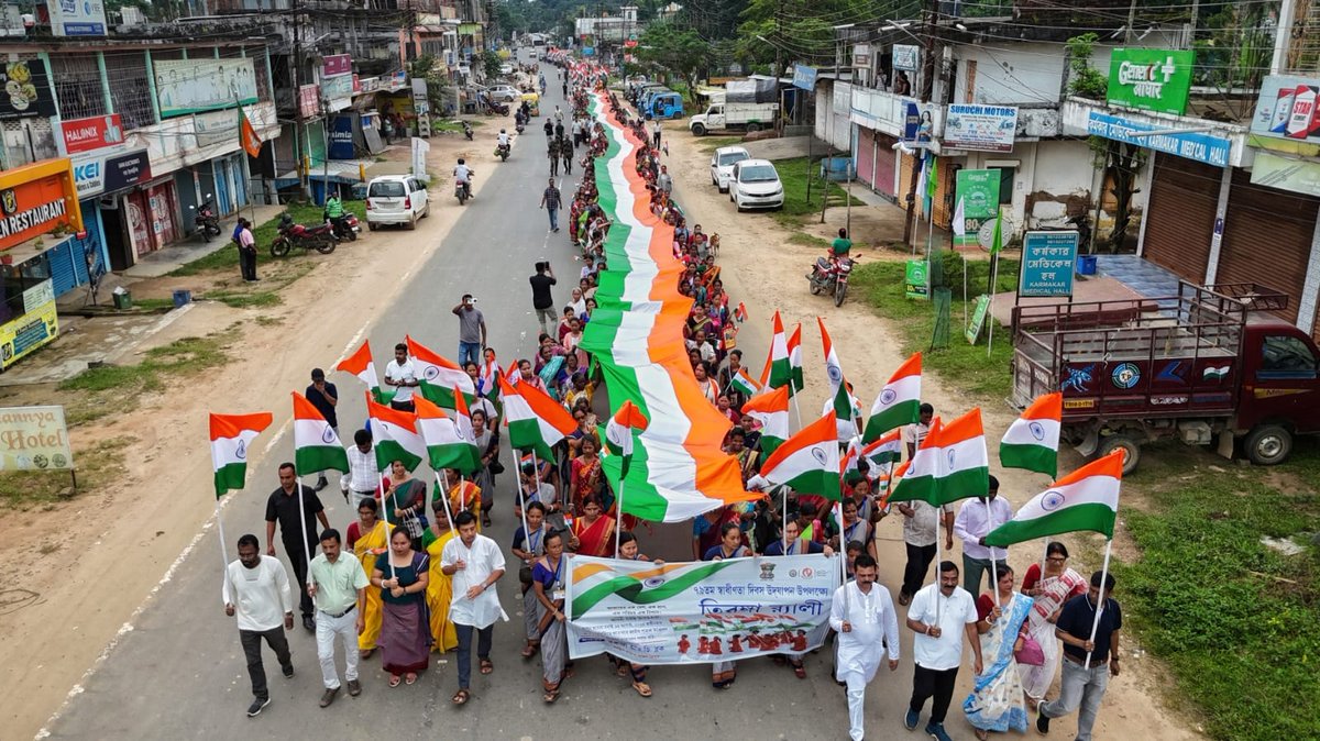 🇮🇳 Picture of the Day!! ❤️

What a breathtaking sight of unity, patriotism, and women’s power! 

Our incredible Women SHG members of Bokafa Block, South Tripura, came together to create a magnificent Indian Flag March by combining individual flags into one grand display of the