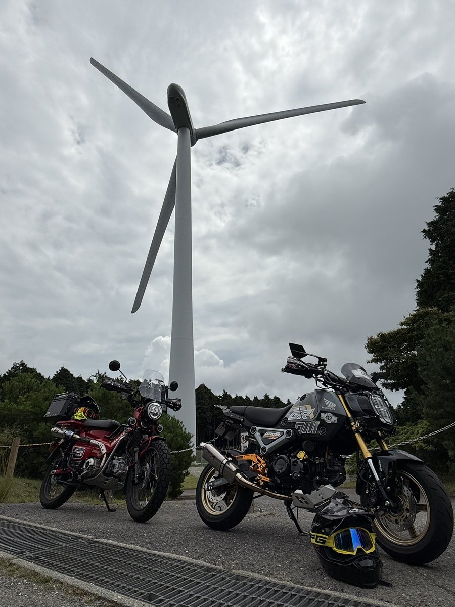v_stromegu's tweet photo. 今日は私の第二のバイクで
（夫のグロムです。笑）
125ccツーリング行ってきた✨️

曇ってたけど暑さマシで
走りやすかった〜🏍💭

 #青山高原 https://t.co/ILnbHJTfNj