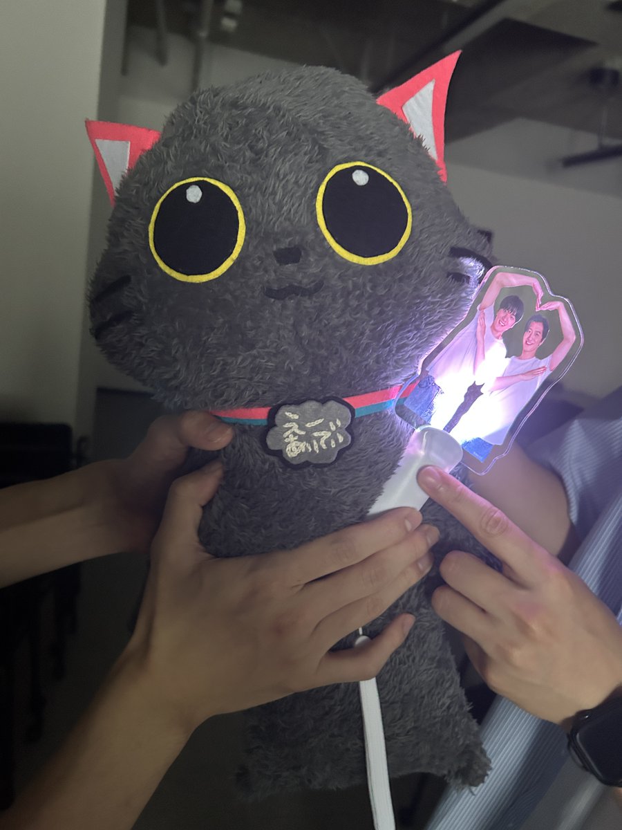 アミューズのIDのネコKA!ﾆｬ🐱
松島さん、水田さん覚えてくれてありがとﾆｬ🫶🏻
松水イベント「AP2AUML 2025“NATU”」
みなさん笑いあり涙あり？楽しんでくれたXいっぱいで嬉しいﾆｬ‼️
あの2人が描いたお互いの絵…
最高ﾆｬね😹🐾
今度ボクも描いてくれないかﾆｬ～🌻