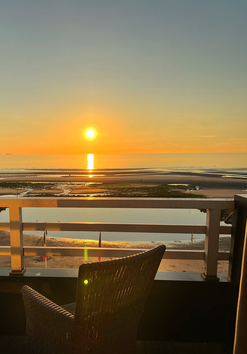 We're up to W in the A to Z of France! What's your favourite French place beginning with W? 😍
I couldn't think of many so I'm being inventive:
📷 Wine country - Provence, near Menerbes; Wissant, Pas-de-Calais; Wimereux, Pas de Calais
#thegoodlifefrance