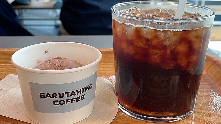 「国宝」、素晴らしい作品だった。
でもまだ言語化するのに時間がかかりそう。
表層的な面で言うと、吉沢亮と横浜流星が"美"そのもの。
3時間の鑑賞結構体力使ったので、カフェでアイスとコーヒー🍫☕️