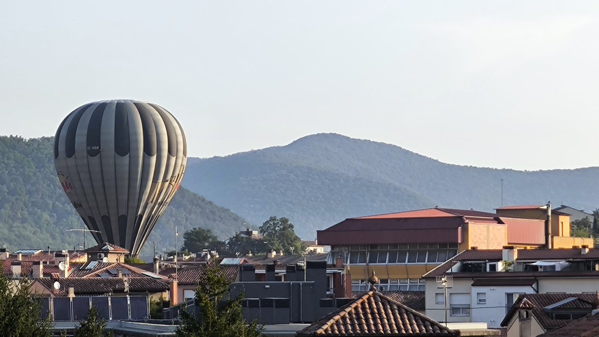 Manel Serra (@manelsersol) on Twitter photo El globus de Vol de Coloms Avui pels cims d.Olot.Poc Vent.Es veu la Lluna.<a href="/AEMET_Esp/">AEMET</a> <a href="/ARA_fotografia/">ARA fotografia</a> <a href="/DiarideGirona/">Diari de Girona</a> <a href="/elnacionalcat/">ElNacional.cat</a> <a href="/eltempsTV3/">El temps</a> <a href="/laSextaTV/">laSexta</a> <a href="/lasextameteo/">La Sexta Meteo</a> <a href="/ElTiempo_tve/">El Tiempo en TVE</a> <a href="/ElTiempoA3/">El Tiempo de Antena 3</a> <a href="/Meteo_Pyrenees/">Météo Pyrénées</a> <a href="/MeteOIot/">🌞 El temps a Olot ⛅🌨️⛈️❄️</a> <a href="/meteocat/">Meteocat</a> <a href="/meteorac1/">Meteorologia RAC1</a> <a href="/DiarideGirona/">Diari de Girona</a> El globus de Vol de Coloms Avui pels cims d.Olot.Poc Vent.Es veu la Lluna.<a href="/AEMET_Esp/">AEMET</a> <a href="/ARA_fotografia/">ARA fotografia</a> <a href="/DiarideGirona/">Diari de Girona</a> <a href="/elnacionalcat/">ElNacional.cat</a> <a href="/eltempsTV3/">El temps</a> <a href="/laSextaTV/">laSexta</a> <a href="/lasextameteo/">La Sexta Meteo</a> <a href="/ElTiempo_tve/">El Tiempo en TVE</a> <a href="/ElTiempoA3/">El Tiempo de Antena 3</a> <a href="/Meteo_Pyrenees/">Météo Pyrénées</a> <a href="/MeteOIot/">🌞 El temps a Olot ⛅🌨️⛈️❄️</a> <a href="/meteocat/">Meteocat</a> <a href="/meteorac1/">Meteorologia RAC1</a> <a href="/DiarideGirona/">Diari de Girona</a>