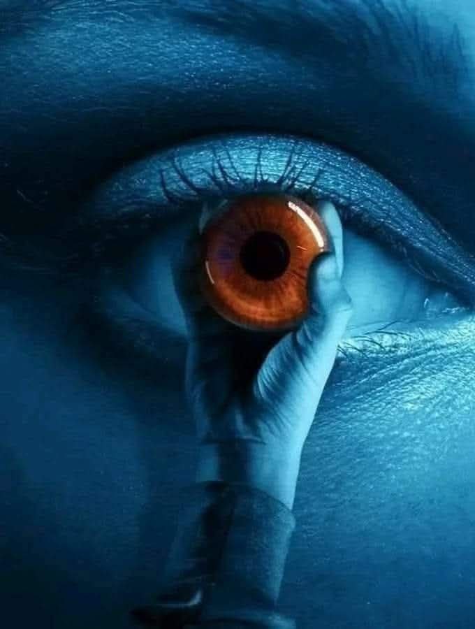 किस तरफ से आओगे इतना बता दो,
मैं आज से रख दूँ उसी राह पर आँखें!

👁️👃🏻👁️