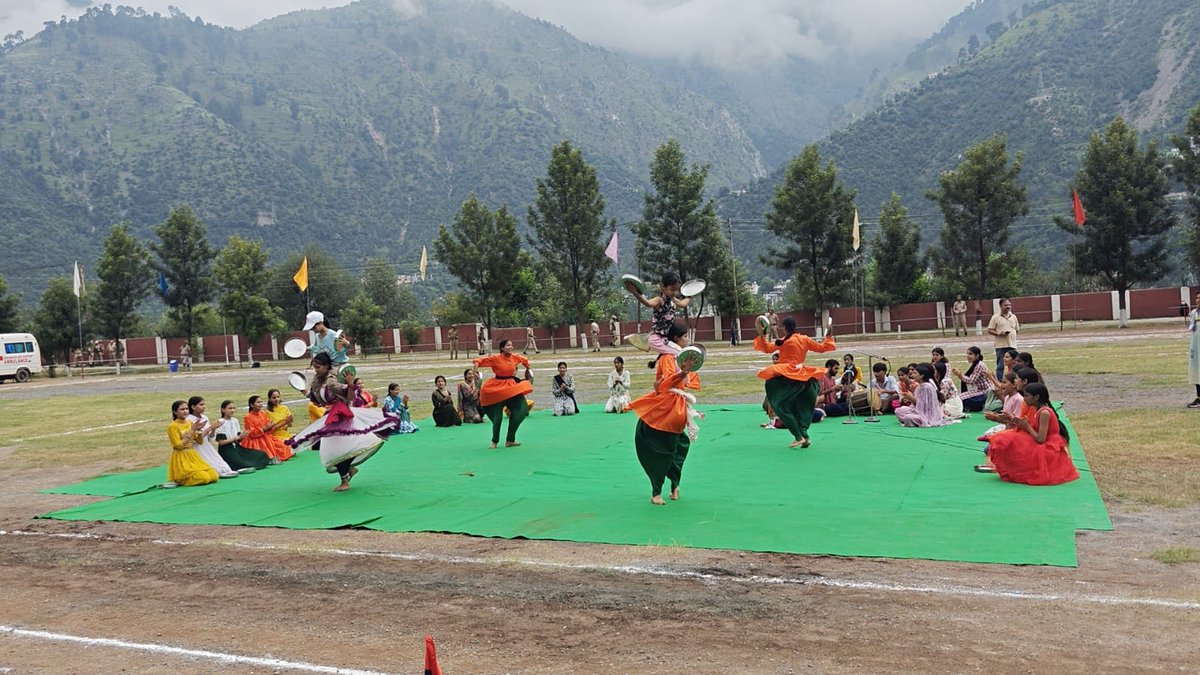 ADC Ramban Varunjeet Singh Charak hoisted the National Flag 🇮🇳 &amp; took the salute from the parading contingents during the Full Dress Rehearsal of the #IndependenceDay function at DPL Grounds Ramban today.
<a href="/diprjk/">Information & PR, J&K</a> <a href="/RambanPolice/">District Police Ramban</a> @