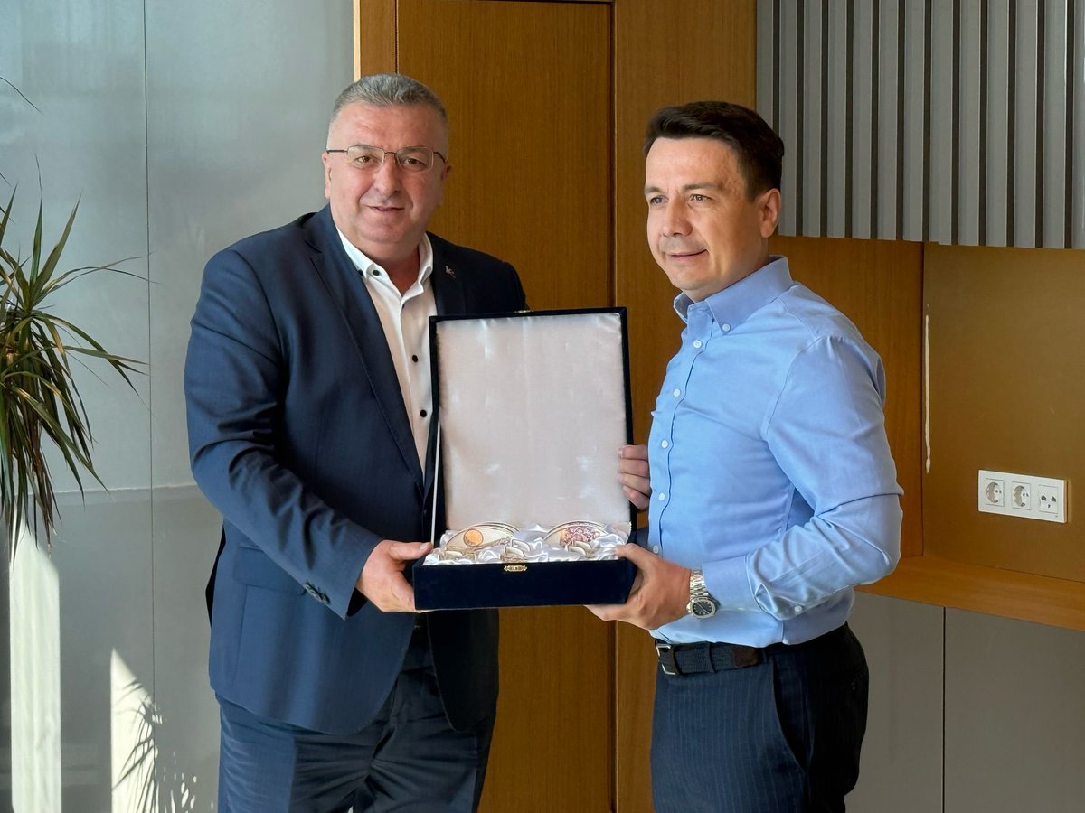 TES-İŞ HEYETİNDEN AYDEM ENERJİYE ZİYARET 

Genel Başkanımız İrfan KABALOĞLU Başkanlığında Yatağan Şube Başkanımız Fatih ERÇELİK ve Zonguldak Şube Başkanımız Murat SARAÇBAŞI'nın katılımıyla oluşturulan TES-İŞ heyeti, AYDEM Enerji' nin CEO'su Serdar MARANGOZ'a hayırlı olsun