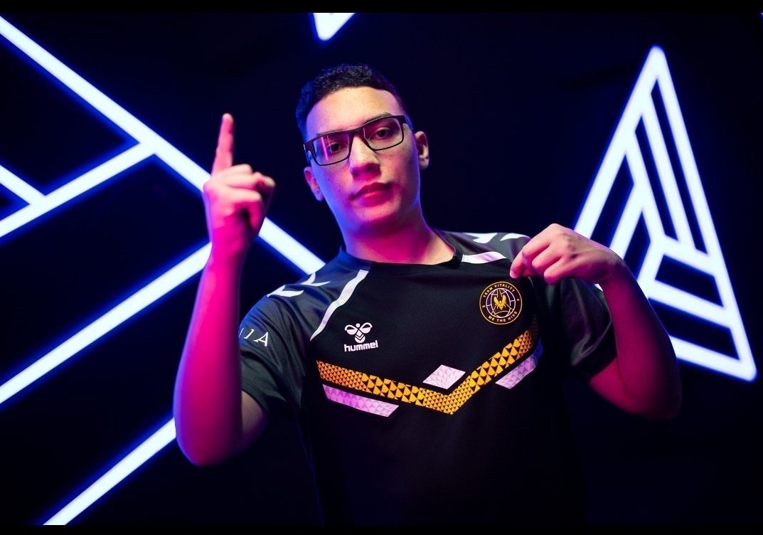 Yea, I'm not gonna lie, these moments have felt so special to me being able to do stuff that I've dreamed of being able to do for years, from the pro pics, recordings, answering questions for media purposes, being able to play tekken on the big stage, and even the gifts from EWC.