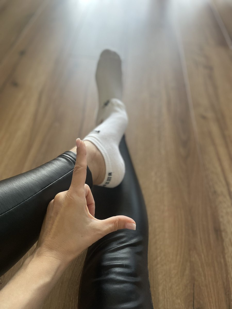 fabienne_66's tweet image. Guten Morgen ihr Loser wo bleibt mein Frühstück 
#feet #füsse #fussmodel #germangirl #fetisch #göttin #findom #fussfetisch #socken