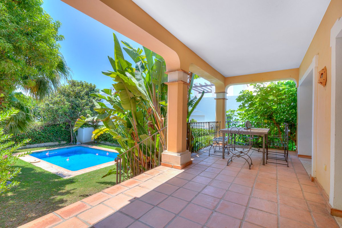 iHOMEproperty's tweet photo. Middle Floor Apartment in Acqua - https://t.co/iI9b47uVUg https://t.co/a1OEmOQENd