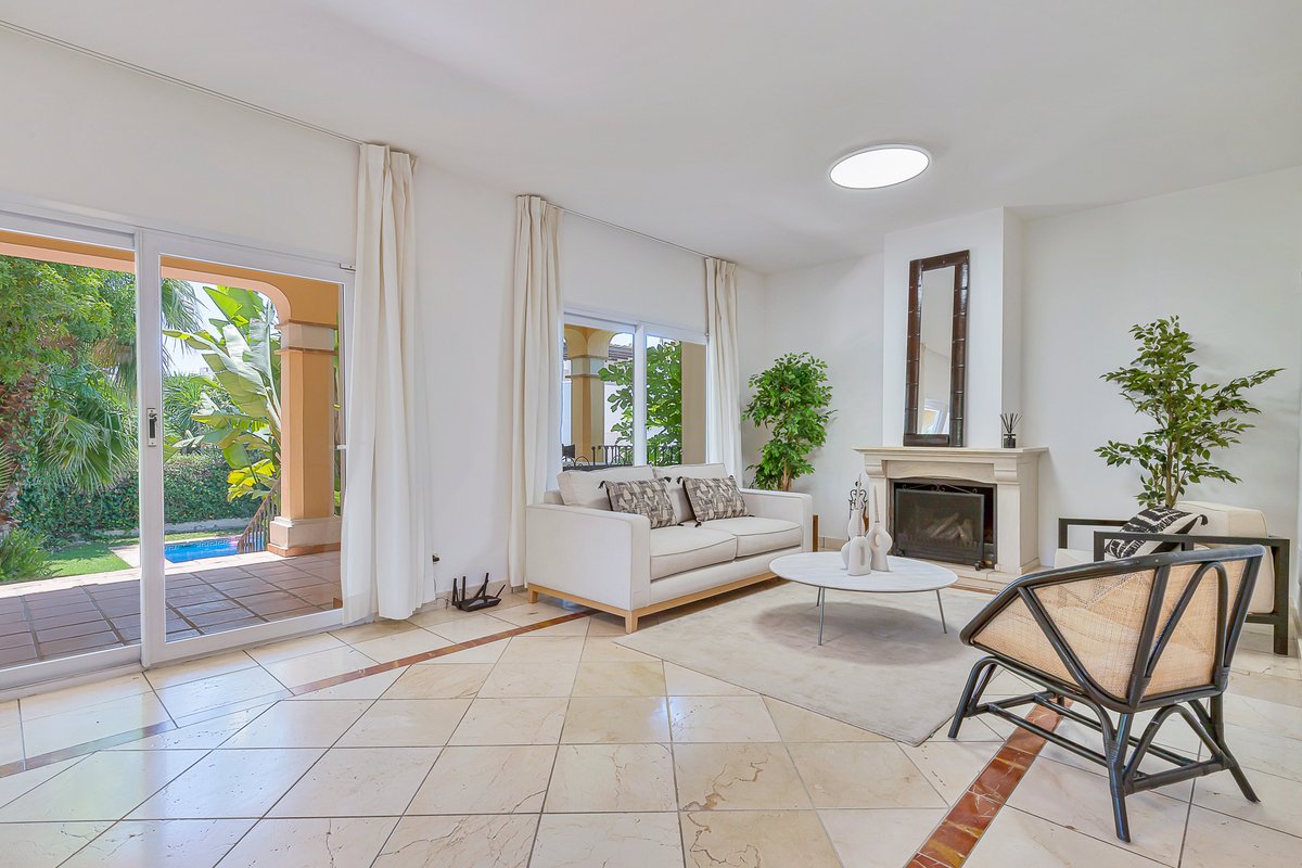 iHOMEproperty's tweet photo. Middle Floor Apartment in Acqua - https://t.co/iI9b47uVUg https://t.co/a1OEmOQENd