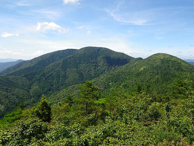 n_hotline_id's tweet photo. [Pariwisata Jepang] Daiōzan (大江山) menawarkan pemandangan alam yang menakjubkan, hiking seru, dan legenda lokal yang menarik. Nikmati keindahan pegunungan dan budaya Jepang yang kaya! #Daiōzan,#WisataJepang,#PetualanganAlam https://t.co/gHWjiEXzEj