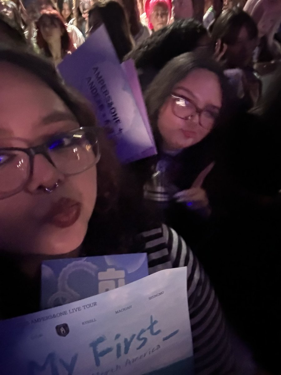 loserbots's tweet image. happy birthday my vale &amp;lt;3 
i hope this year treats you well ily so much!! 🐝
#22CaratCakes
#Pressin22
#BacktoVal
#EternalSunshineVal
#22Miffys4Val
#IfISayILoveVal
#City22
#OurPinkBloodedBot
#KickstartforVal
#22ndFruit