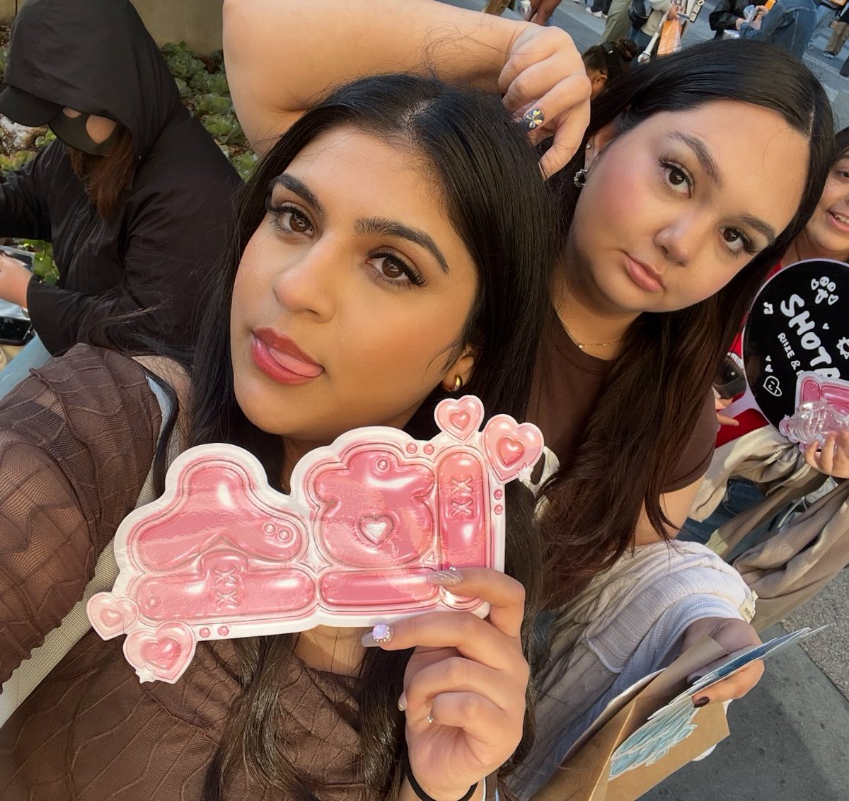 loserbots's tweet image. happy birthday vale &amp;lt;33 love you so so so much 🩵🦁

#22CaratCakes
#Pressin22
#BacktoVal
#EternalSunshineVal
#22Miffys4Val
#IfISayILoveVal
#City22
#OurPinkBloodedBot
#KickstartforVal
#22ndFruit