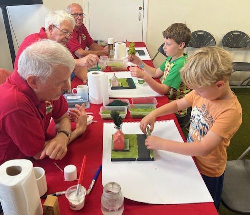 Wednesdays means Junior Model Making at Pendon Museum! Aimed at children age 6-14, create a small diorama under the supervision of our expert scenic modellers. See our website for full details: pendonmuseum.com/events/junior-…