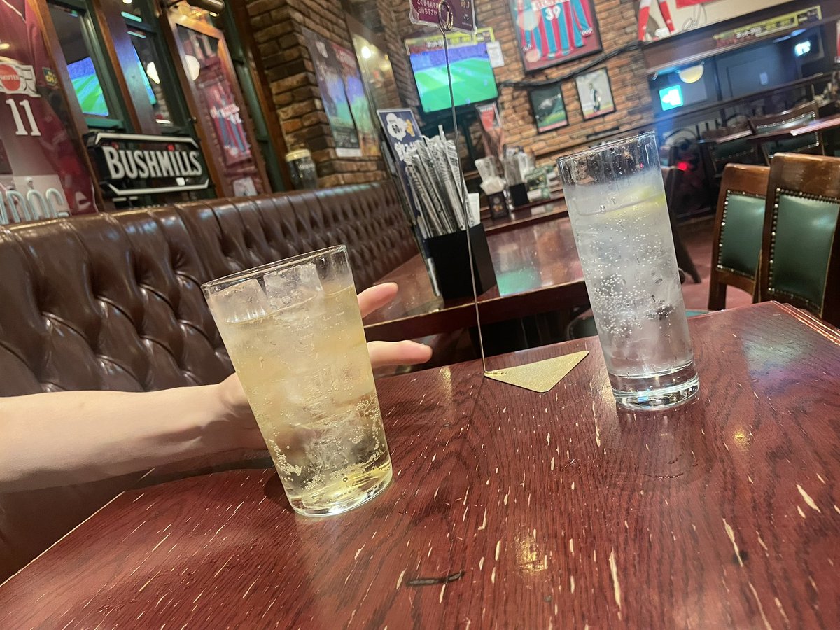 momyaky's tweet image. 彡*´Д`) 三連休初日なんで神戸で昼から飲んでるぶー