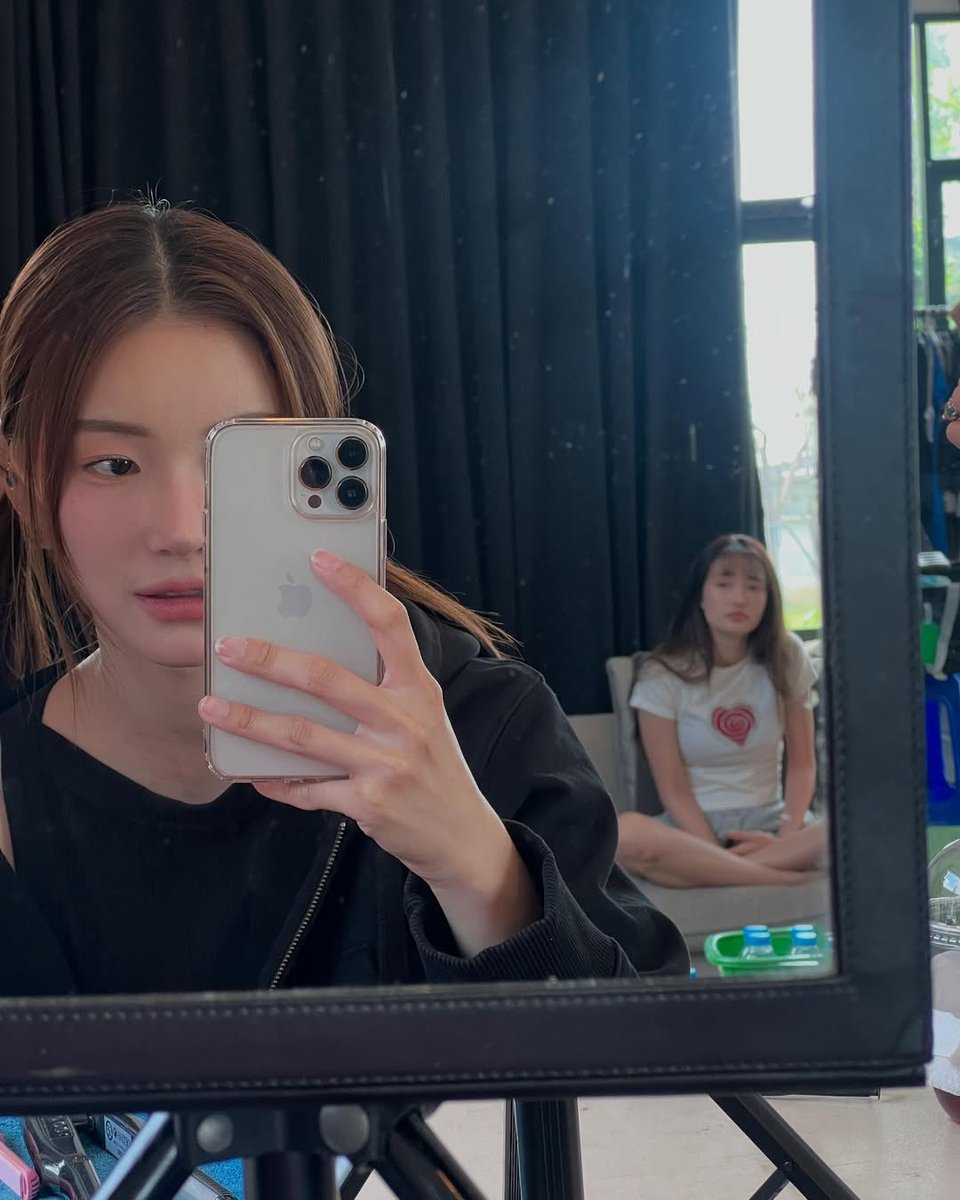 haebeonmiing's tweet photo. อันนี้ก็ถ่ายติดเธอนิด ๆ อร้าก จิงจิงพิพลอย >0< https://t.co/ZL7VYljOG9