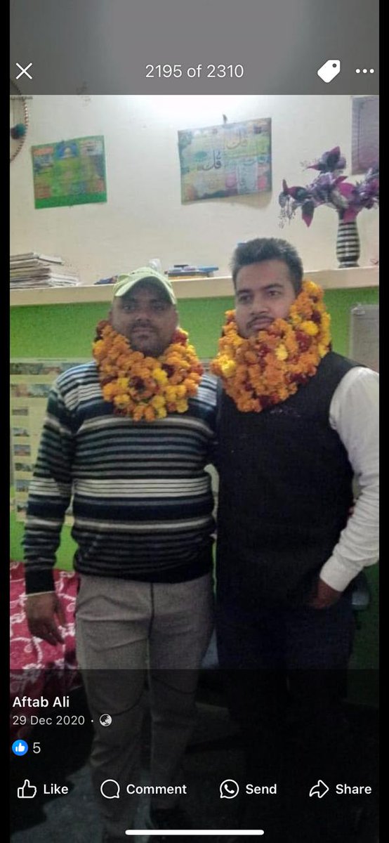 Narvindarsingh3's tweet photo. क्या यहि है वो हिस्ट्रीशीटर जिसक नाम.आफ़ताब को धमकी देने में आया है !
जिस ताहिर को आफताब हिस्ट्रीशीटर बोल रा है 10 साल बाद जेल से बहार आते ही उसको
खुद आफताब ने पार्टी जोईन क्यों करायी ? तस्वीरों में साफ़ दिख रहा है इनके सम्बंध काफी गहरे और पुराने है! जांच तो होनी ही चाहिए की ताकि पता चले की पार्टी की आड़ में आफ़ताब कितने अपराधीयो को संरक्षण दे रहा है! जाँच ये भी होनी चाहिए कि जिस 
हत्या कांड में ये हिस्ट्रीशीटर 10 साल तिहाड़ जेल में रहकर आया है उसमे आफताब का नाम आते आते कैसे मिट गया ? @delhipolice से कही कोई चूक तो नहीं हो गयी ?
@ghaziabadpolice @BhimArmyChief @VinayRatanSingh @SureshChavhanke