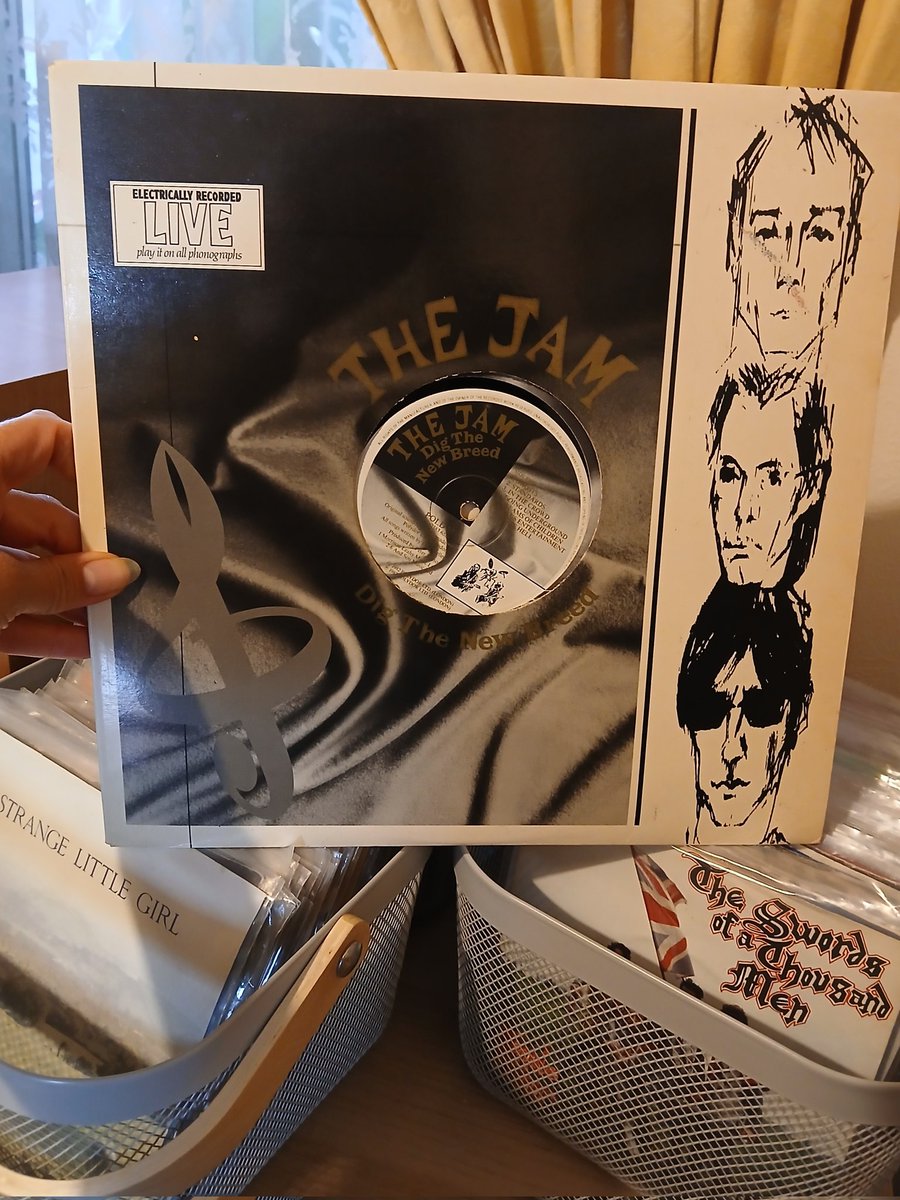 clairy_clairy8's tweet image. &quot;Artistic freedom. Do what you want. But just make sure that the money ain&apos;t gone. I&apos;ll tell you what, i got you sussed, you&apos;ll waste my time, when my time comes. You&apos;ll waste my time, when my time comes..&quot; #AllModCons #DigTheNewBreed (&apos;82) #TheJam Happy #WellerWednesday all!x 💛