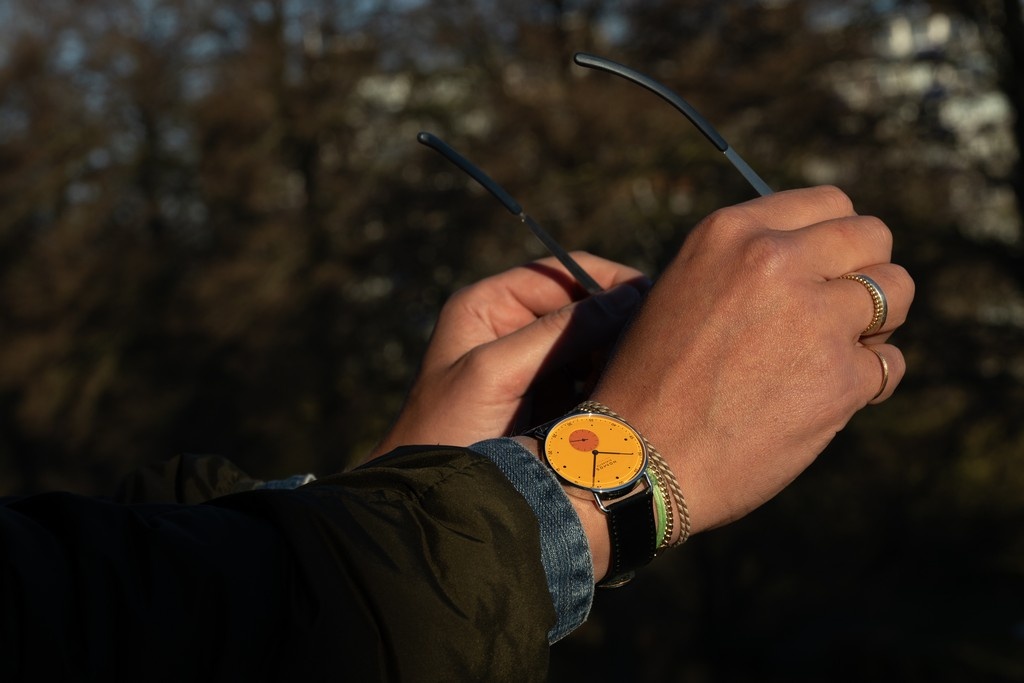 If you think the orange dial of our latest collab with NOMOS is too bright, just grab your sunglasses 😜😎🧡

Only 50 pieces available of the Ace x NOMOS Glashuette Metro neomatik 39.

#AceJewelers #NOMOSglashuette #ACExNOMOSlimited