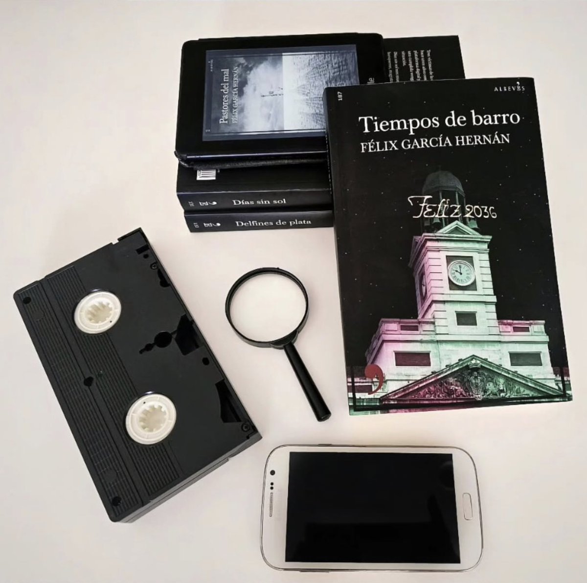 "@felixgarciahernan es ese escritor al que siempre estoy deseando leer, y que increíblemente siempre me acaba sorprendiendo". Mil gracias, @myniko4ever por esta buena reseña y gran foto. instagram.com/p/DLS0omFNd_G/…