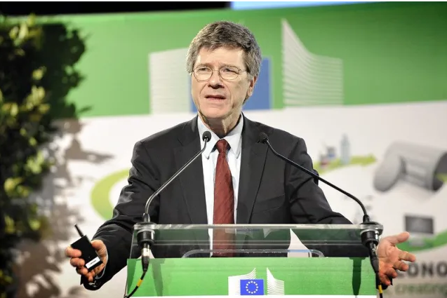 Jeffrey Sachs: Offener Brief an den israelischen Aussenminister Sa'ar

Von Jeffrey D. Sachs

Sehr geehrter Herr Minister,

Ihre  Worte über Juden in Ihrer Rede verrieten die Kluft zwischen uns. Sie  bezeichneten das Judentum als Nationalität. Dies ist zwar das  zionistische