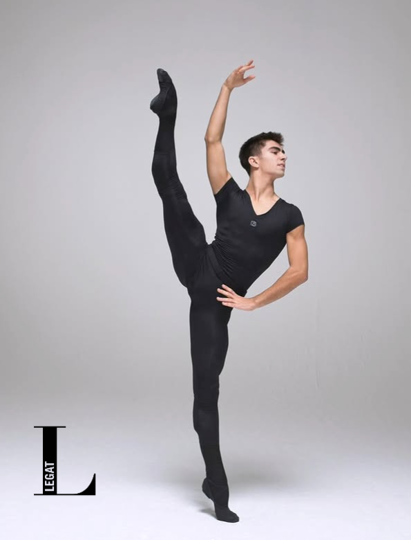 Celebrating our amazing alumni! 🌟 

@albertosanchisss will be joining @balletdesantiago for the 25/26 season as a corps de ballet! 

Sending all our congratulations 🎊 

#bedesproud #bedes
#dance #ballet #boysdancetoo