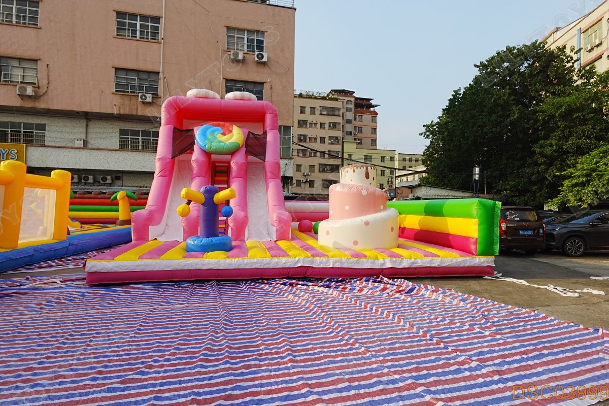 Slilytoys0927's tweet image. Lilytoys big bouncy inflatable outdoor funcity Candy theme park playground for kids
Whatsapp: +8613113312502
Email：saler3@lilytoy.com
#inflatable #funcity #bouncer #Castle