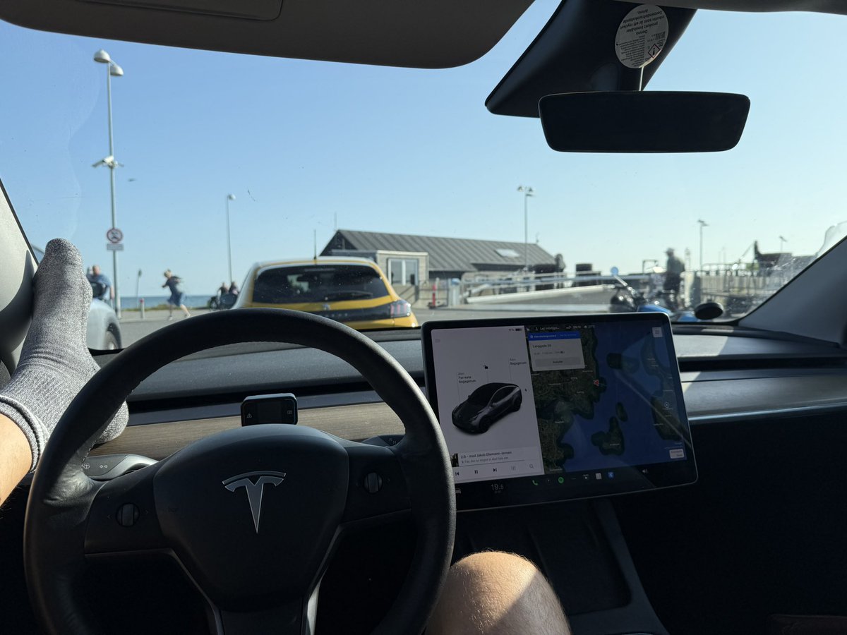 Skøn onsdag. Arbejdet kalder mig ud på en kort sejltur, og så er det dagen efter Malmø FF blev sendt retur over Øresund med 5 baghåndslussinger 🥳