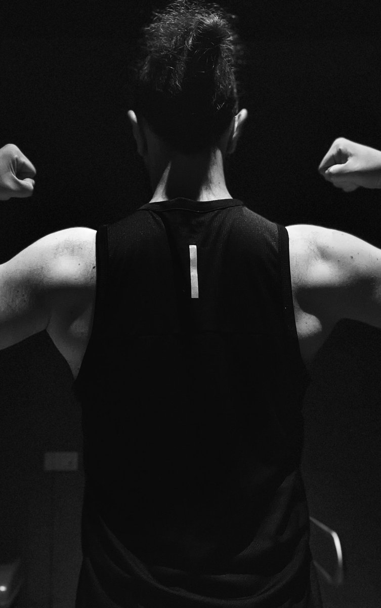 Te meto una pizza que te reviento, ¡PAYASO!🍕🤡

Es bromi, a quién voy a reventar si soy una mierdecilla😝

Otra mañana en la oficina cumpliendo pero en B/N💪🏻✅

Vamos a por el miércoles, que ya estamos a mitad de semana!🥰

Buenos días familia💜

PD: no sé cómo sacar espalda✌🏻😅