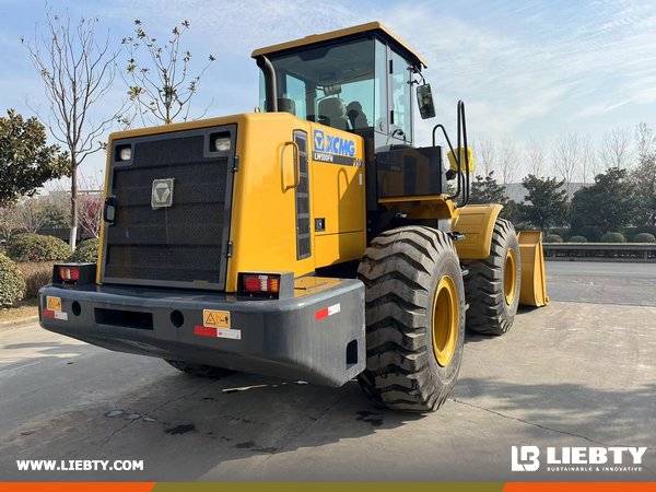 liebtycn's tweet image. 🚜 LIEBTY shipped an XCMG LW500FN wheel loader to Congo 🇨🇬!
With 5t load, 3m³ bucket, WEICHAI engine ⚡ &amp;amp; 4WD drive, it’s built for heavy-duty performance 💪
📩export@liebty.com
#XCMG #wheelloader #Congo #machineryexport #constructionequipment