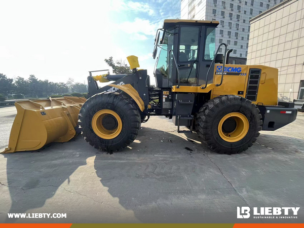 liebtycn's tweet image. 🚜 LIEBTY shipped an XCMG LW500FN wheel loader to Congo 🇨🇬!
With 5t load, 3m³ bucket, WEICHAI engine ⚡ &amp;amp; 4WD drive, it’s built for heavy-duty performance 💪
📩export@liebty.com
#XCMG #wheelloader #Congo #machineryexport #constructionequipment