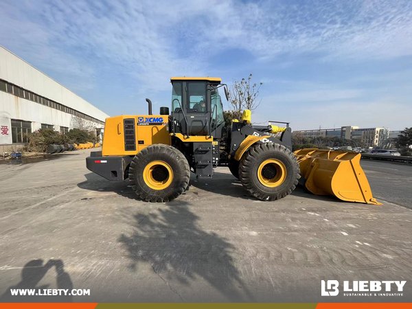 liebtycn's tweet image. 🚜 LIEBTY shipped an XCMG LW500FN wheel loader to Congo 🇨🇬!
With 5t load, 3m³ bucket, WEICHAI engine ⚡ &amp;amp; 4WD drive, it’s built for heavy-duty performance 💪
📩export@liebty.com
#XCMG #wheelloader #Congo #machineryexport #constructionequipment