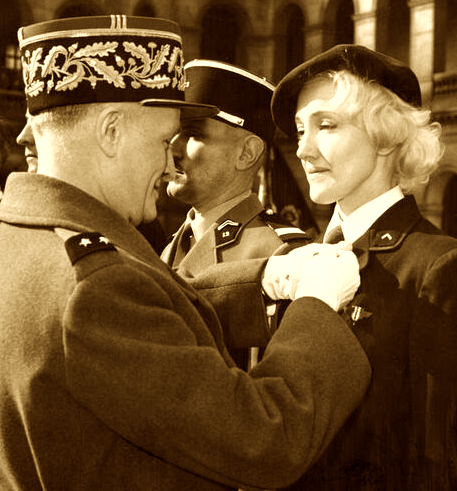 1960. La fille d'un prince polonais, dénoncée à 17 ans, cobaye à Ravensbrück des "médecins" nazis. Bardée de médailles. Le soir venu, elle est Lydia Lova, danseuse vedette des Folies Bergère, bien décidée à faire ce qu'elle veut de sa vie. Qui sera courte: 41 ans. Lydia de Lipski