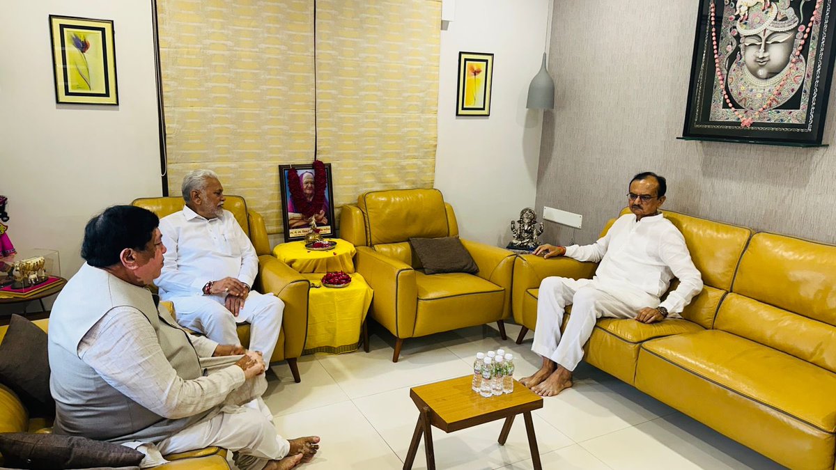 गुजरात के पूर्व गृह राज्यमंत्री प्रदीपसिंह जाडेजा की माताजी विलासबा के देवलोकगमन के बाद शोकाकुल परिजनों के साथ दुःख में सम्मिलित हुआ।

ईश्वर से प्रार्थना है की विलासबा की आत्मा को शांति दे एवं शोकाकुल परिजनो को यह दु:ख सहने की शक्ति प्रदान करे।

पूर्व केंद्रीय मंत्री ओर राजकोट के